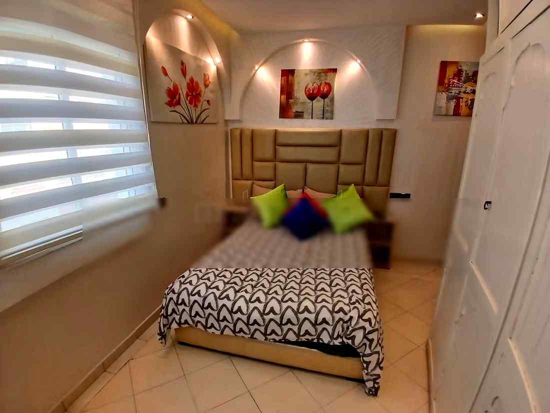 Appartement de vacances à louer à El Manar 
El Hank. Superficie 70 m². Système de parabole et salon marocain