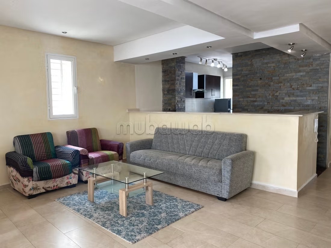 Location saisonnière à Agdal. 
Superficie 170 m². 
Salon traditionnel et système d'antenne parabolique - Photo 11