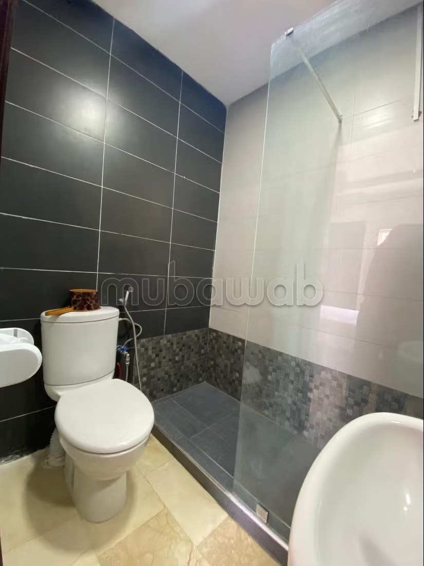 Location saisonnière à Agdal. 
Superficie 170 m². 
Salon traditionnel et système d'antenne parabolique - Photo 12