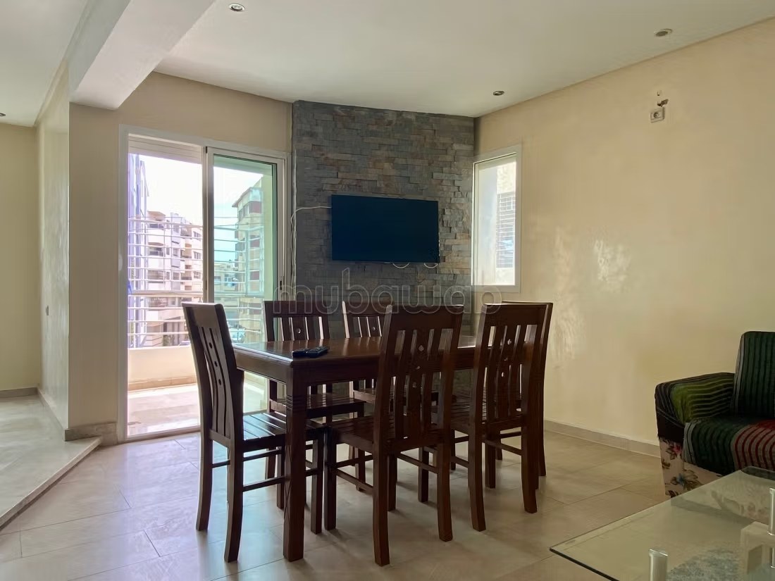 Location saisonnière à Agdal. 
Superficie 170 m². 
Salon traditionnel et système d'antenne parabolique - Photo 6