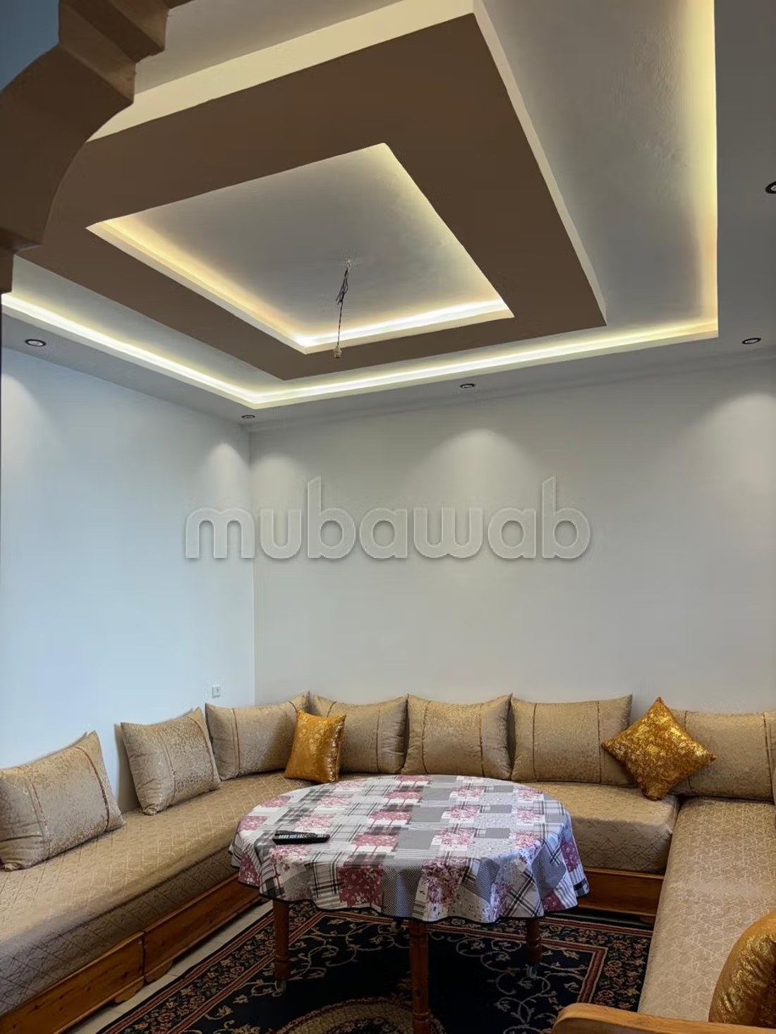 Location saisonnière à Bab Enzh. Surface de 56 m². Porte blindée et chauffage central