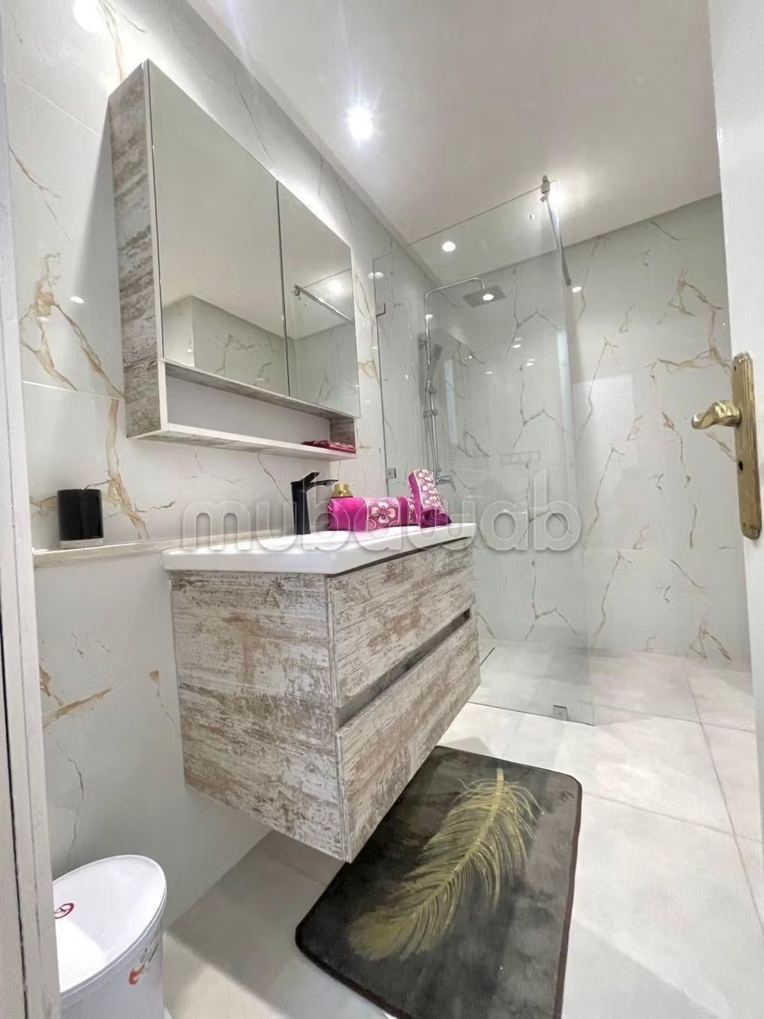 Location saisonnière à Secteur Touristique. 
Superficie 130 m². 
Ascenseur et places de parking - Photo 10