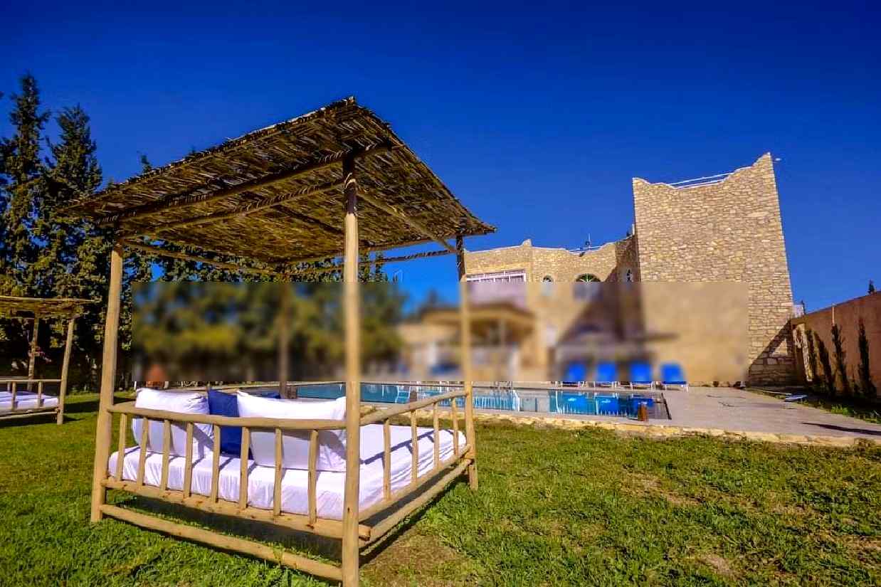 Location villa de haut standing à Ounagha. 5 pièces confortables. Environnement calme avec vue montagne, chauffage central - Photo 4