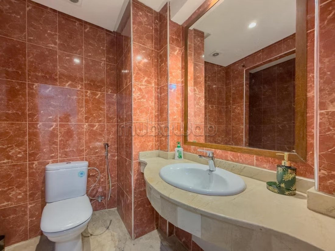 Location saisonnière à Secteur Touristique. 
Superficie 130 m². 
Ascenseur et places de parking - Photo 30
