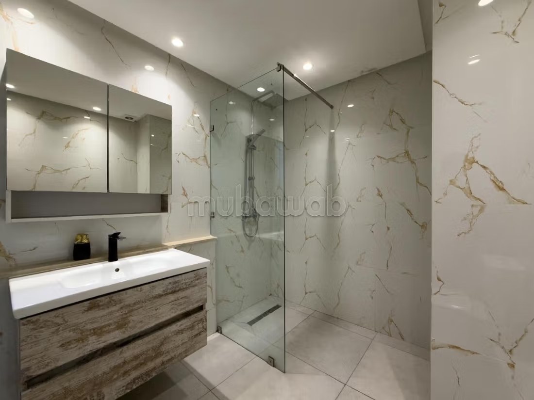 Location saisonnière à Secteur Touristique. 
Superficie 130 m². 
Ascenseur et places de parking - Photo 25