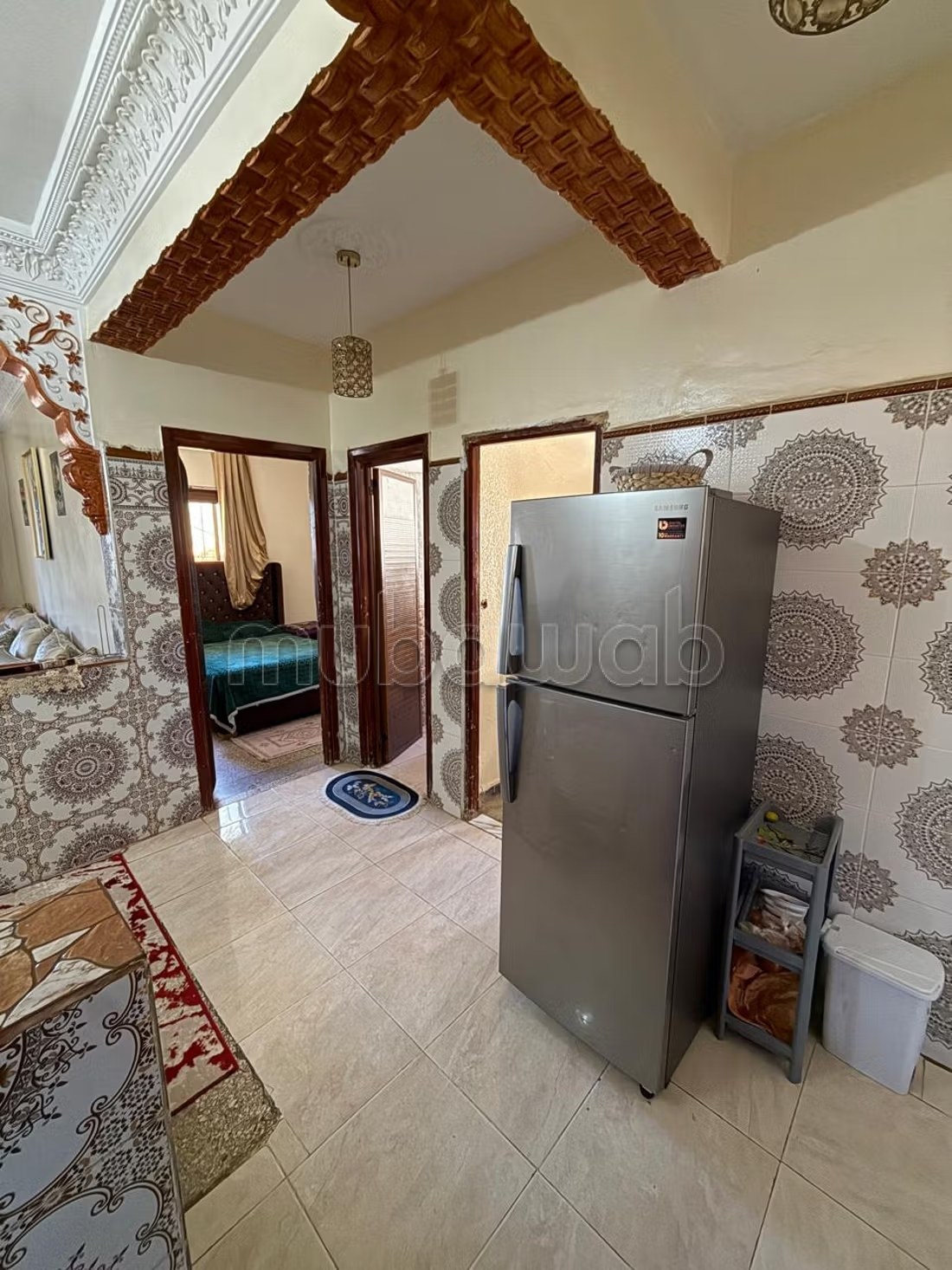 Appartements à louer à Hamria. 
Surface de 40 m². 
Système de parabole et salon marocain