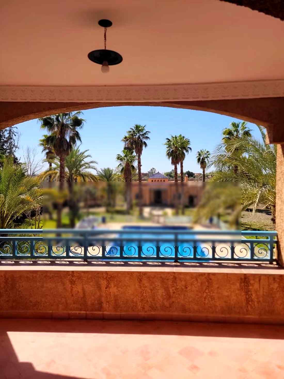 Maison de luxe à louer à Route de Fez. 5 grandes pièces. Cheminée et concierge