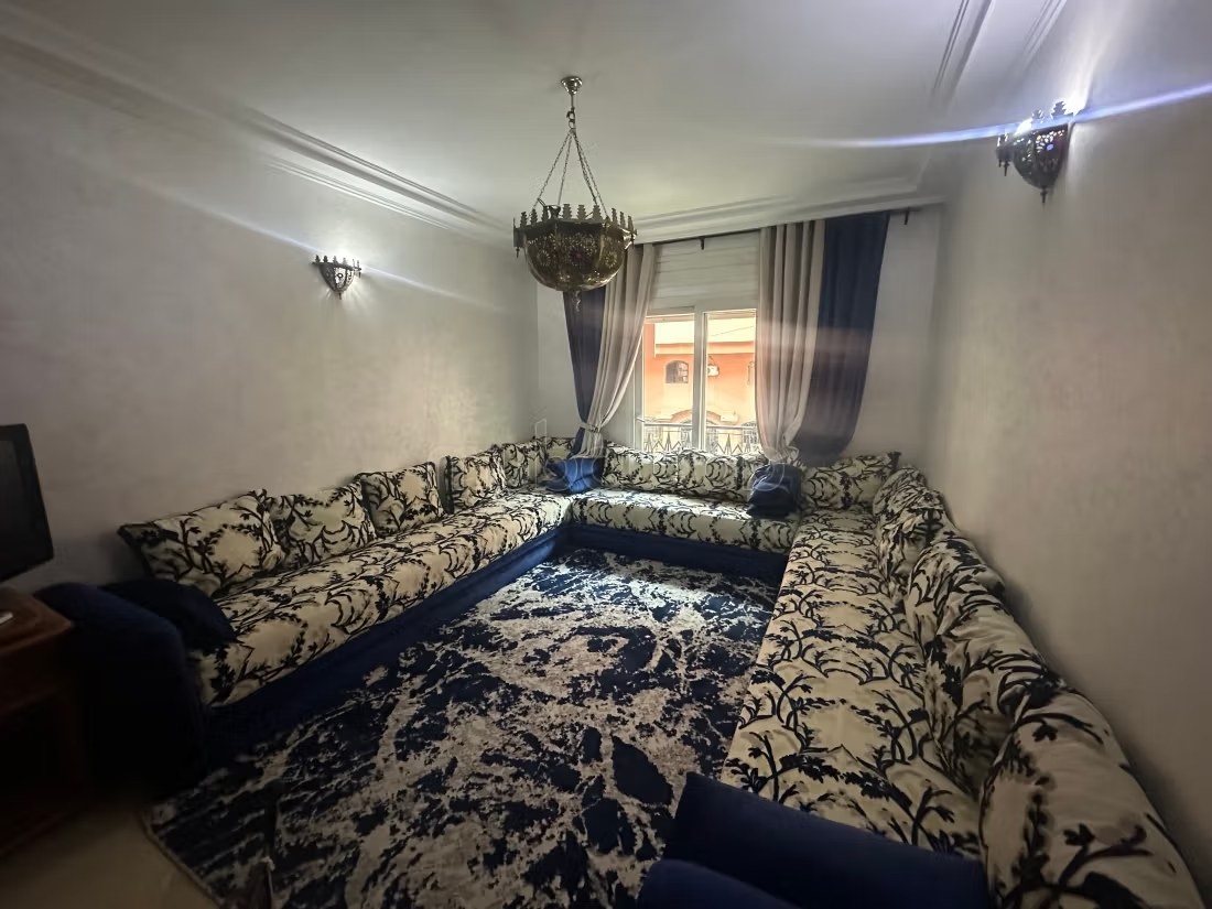 Location saisonnière à Hivernage. 
1 Pièce. 
Salon moderne