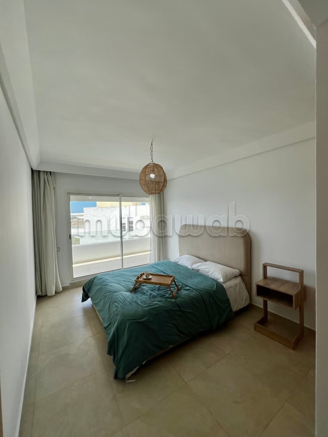 Location d'un appartement à Malabata. 3 belles chambres. Vue sur mer et porte blindée