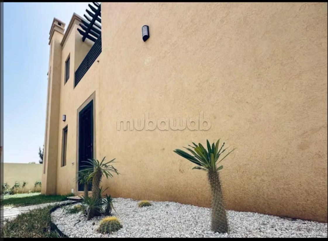 Villas et maisons de luxe à louer à KLiz. Surface 350 m². Terrasse et jardin - Photo 13