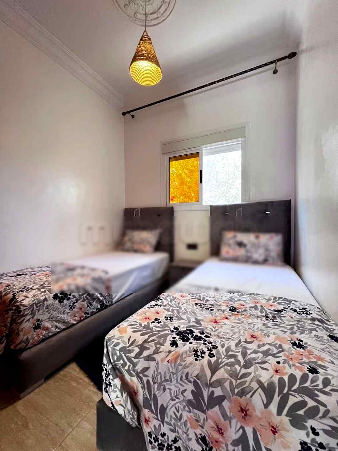 Location saisonnière villa de luxe à Ghazoua. 
Surface totale 800 m². 
Porte blindée et parabole - Photo 17