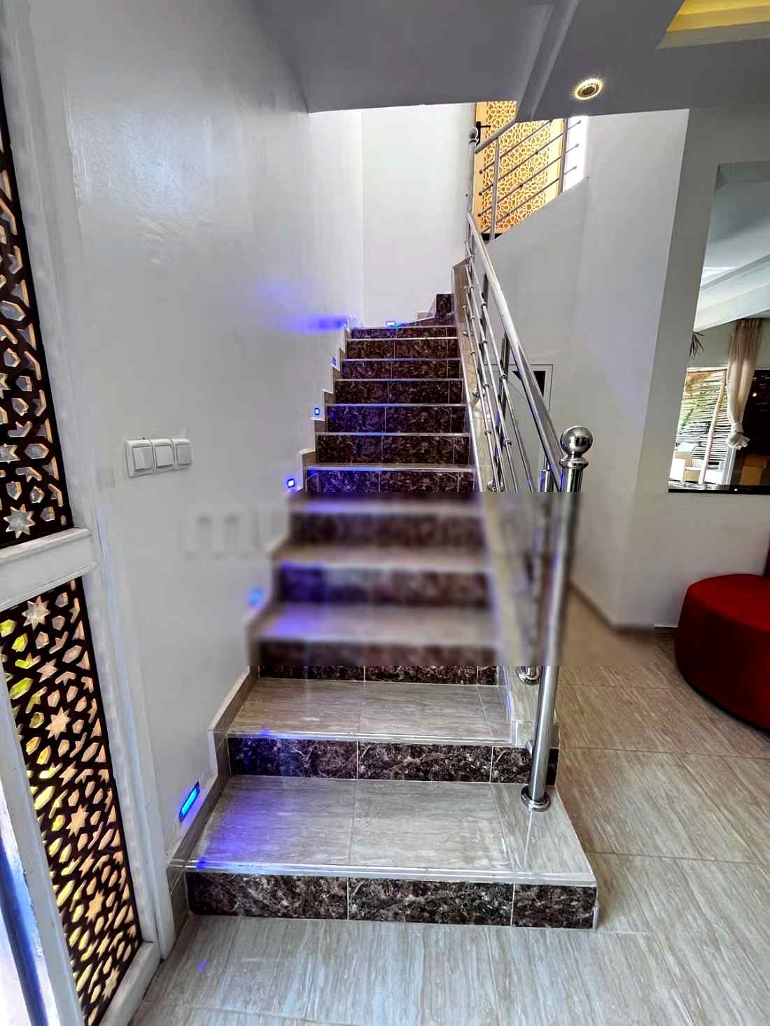 Location saisonnière villa de luxe à Ghazoua. 
Surface totale 800 m². 
Porte blindée et parabole - Photo 8