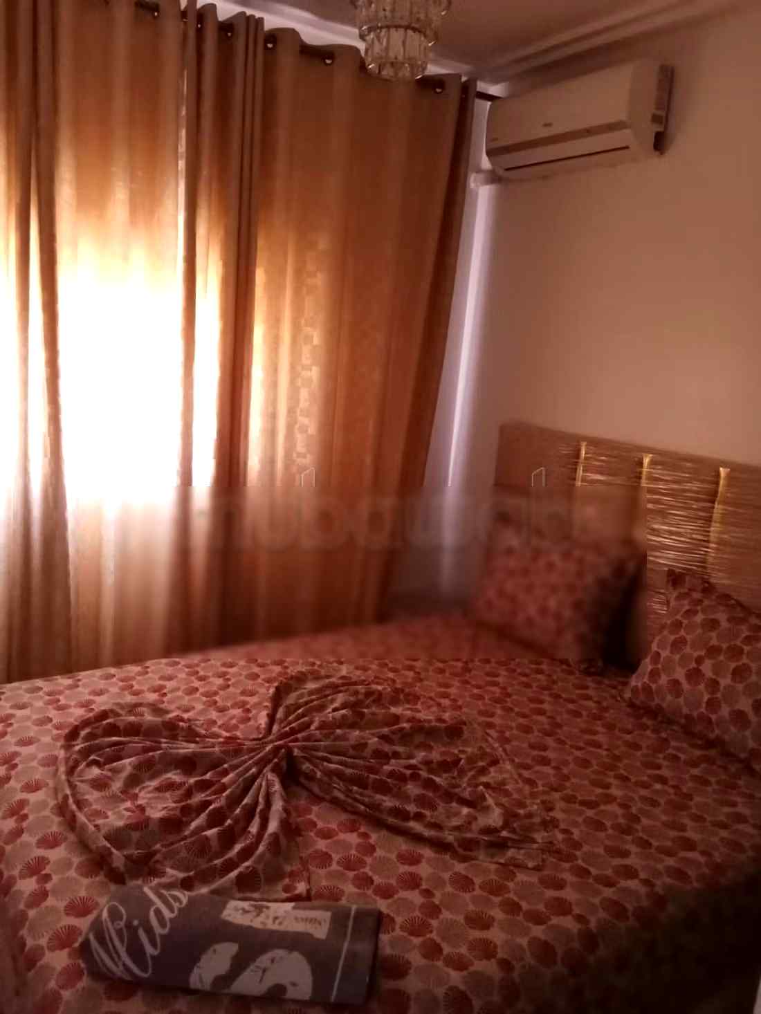 Location saisonnière à Hay Mabrouka. 2 chambres. Salon traditionnel marocain, résidence sécurisée