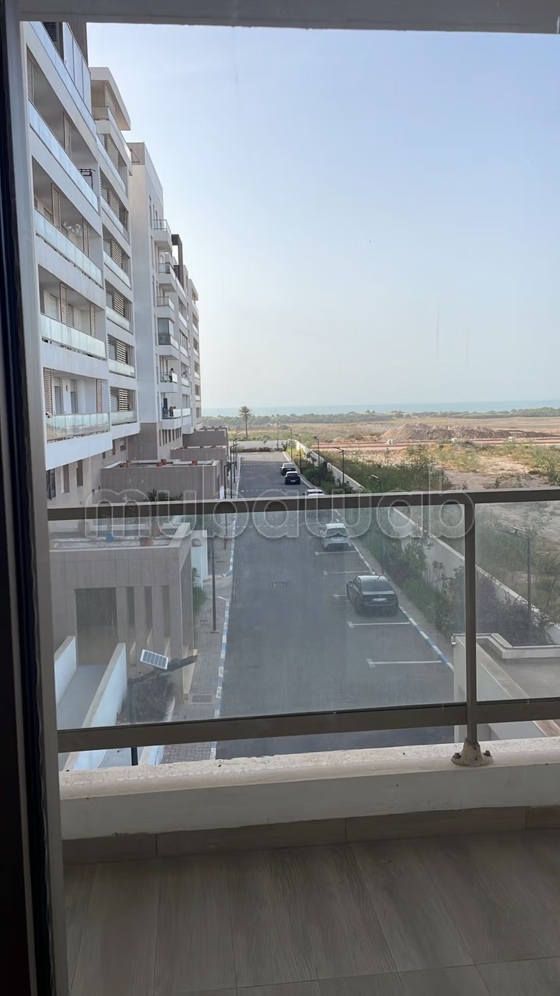 Location d'un appartement à Ain Diab Extension. 
2 chambres agréables. 
Antenne parabolique, résidence sécurisée