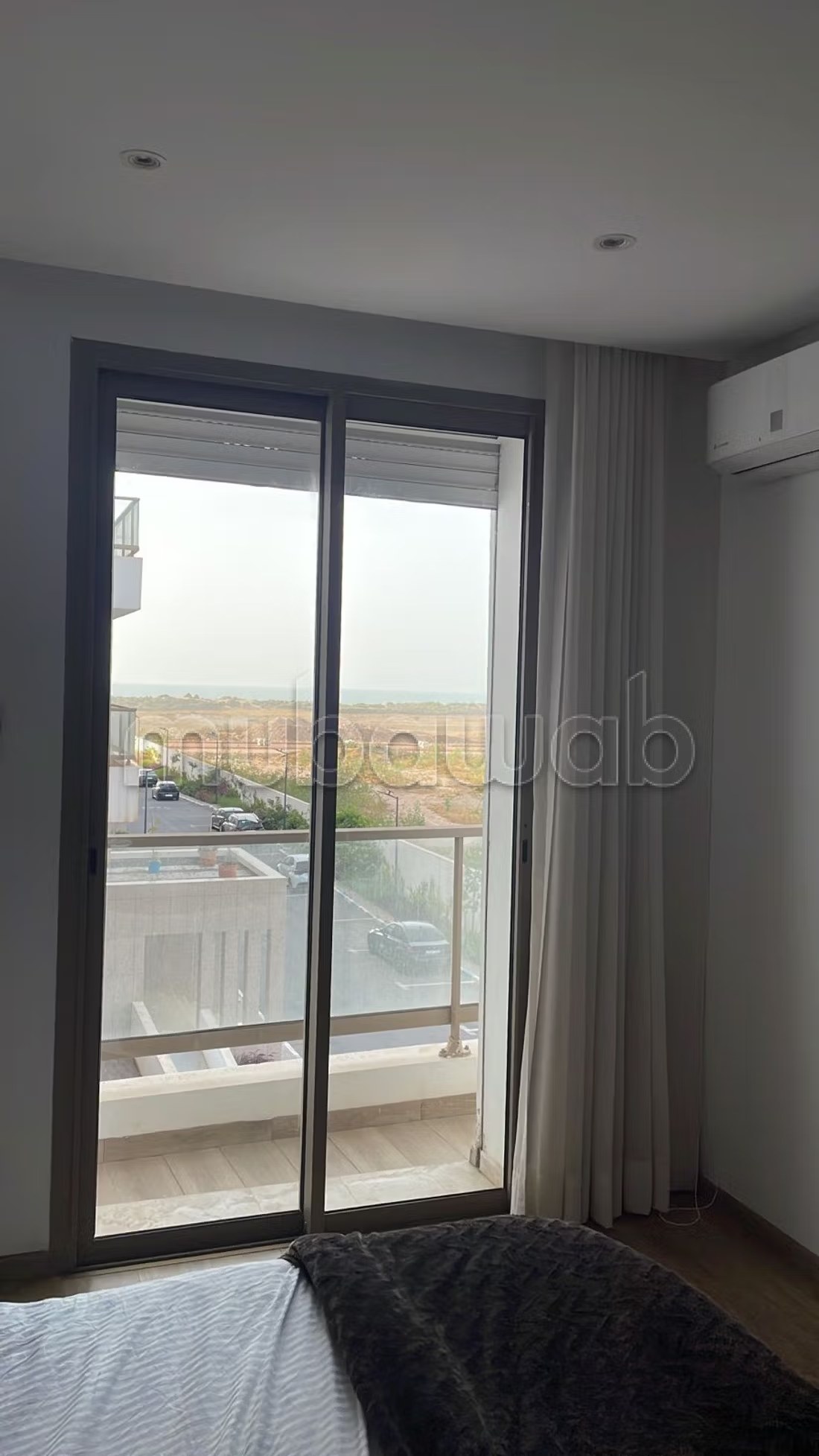 Location d'un appartement à Ain Diab Extension. 
2 chambres agréables. 
Antenne parabolique, résidence sécurisée - Photo 3