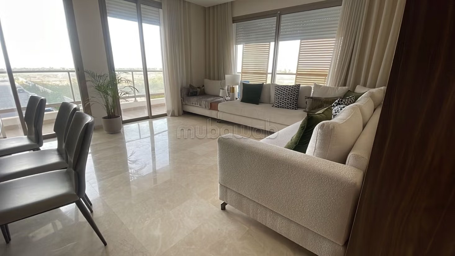 Location d'un appartement à Ain Diab Extension. 
2 chambres agréables. 
Antenne parabolique, résidence sécurisée - Photo 2
