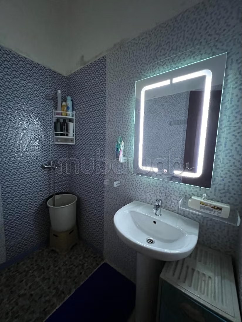 Location d'un appartement à Tanja Balia. 2 chambres. Salon traditionnel et porte blindée - Photo 2