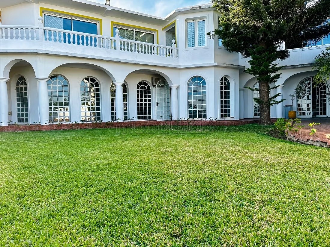 Villa de standing à louer pour vos vacances à Jbel Kbir. Superficie 1000 m². Jardin et terrasse - Photo 48