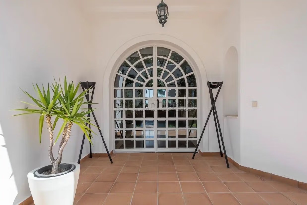Villa de standing à louer pour vos vacances à Jbel Kbir. Superficie 1000 m². Jardin et terrasse - Photo 10
