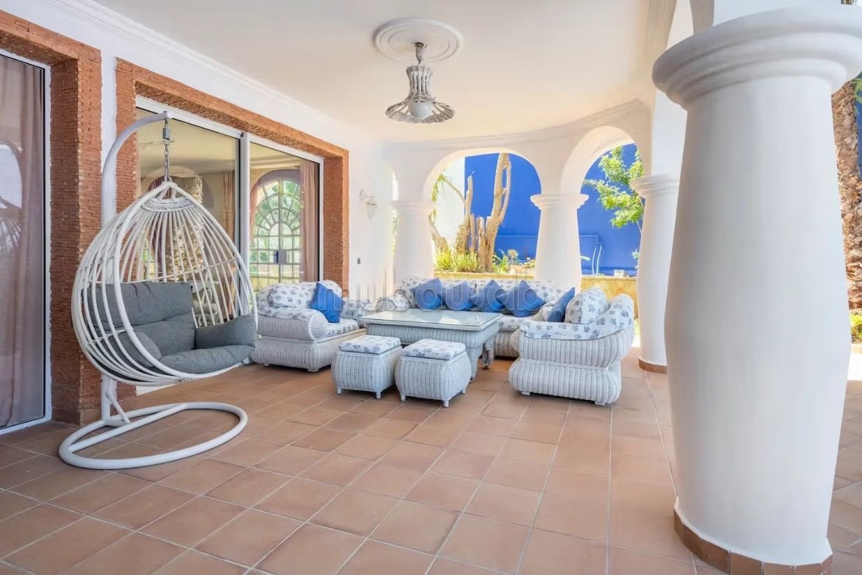 Villa de standing à louer pour vos vacances à Jbel Kbir. Superficie 1000 m². Jardin et terrasse - Photo 3