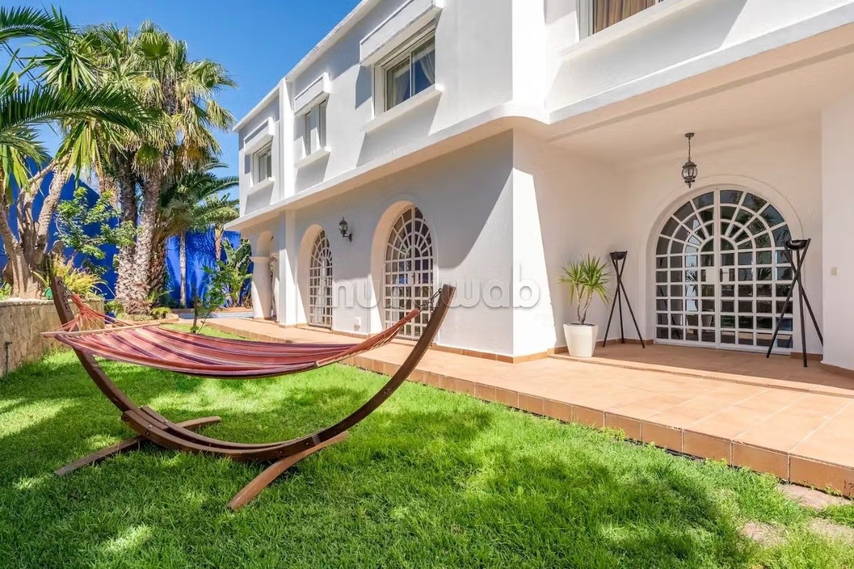 Villa de standing à louer pour vos vacances à Jbel Kbir. Superficie 1000 m². Jardin et terrasse - Photo 4