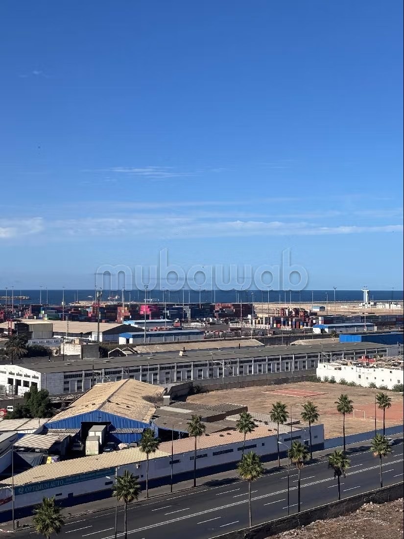 Location saisonnière à Roches Noires. Surface totale 84 m². Service de concierge et climatisation - Photo 2