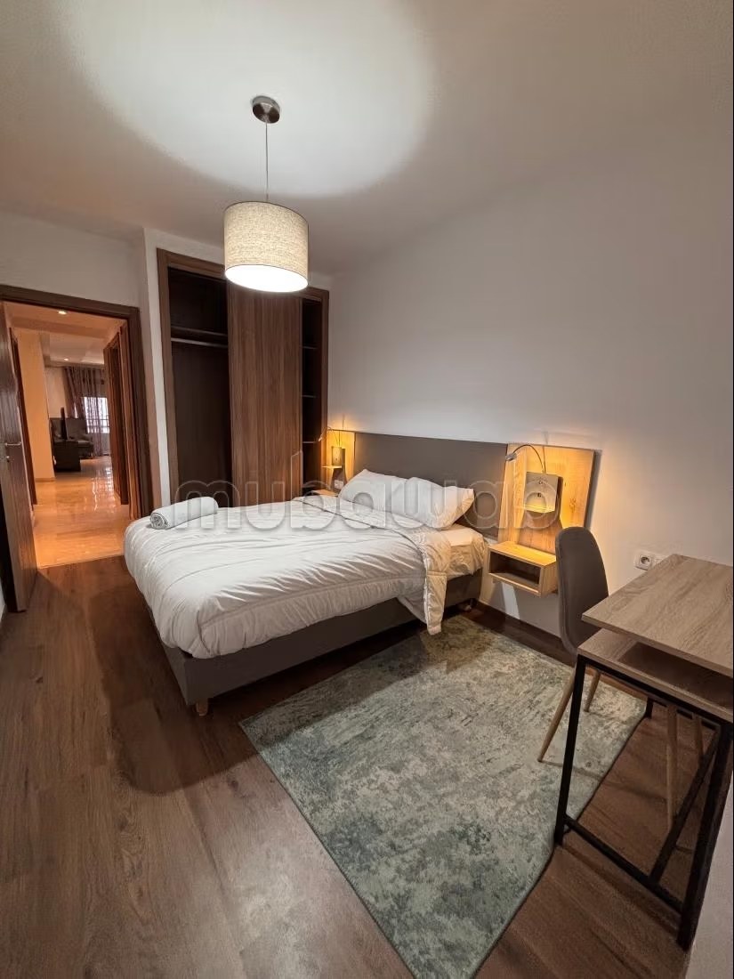 Location saisonnière à Roches Noires. Surface totale 84 m². Service de concierge et climatisation - Photo 3