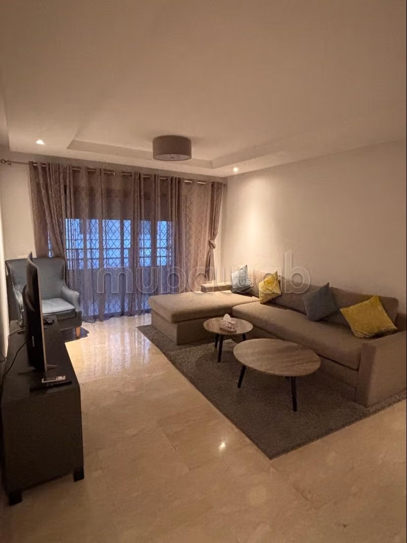Location saisonnière à Roches Noires. Surface totale 84 m². Service de concierge et climatisation - Photo 4