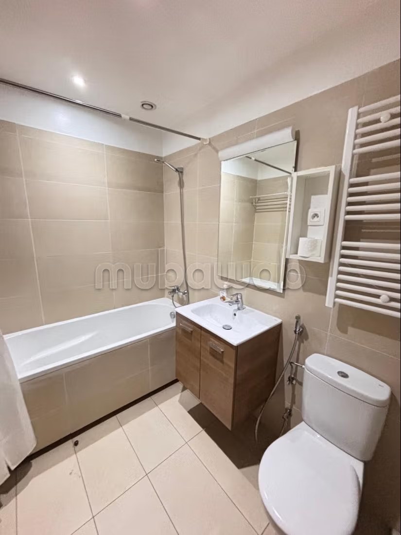 Location saisonnière à Roches Noires. Surface totale 84 m². Service de concierge et climatisation - Photo 18