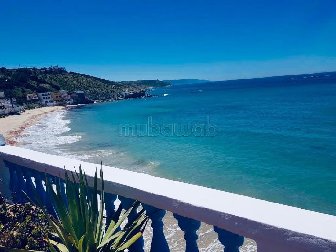 Location saisonnière à Port Tanger ville. 6 grandes pièces. Service de concierge, cheminée