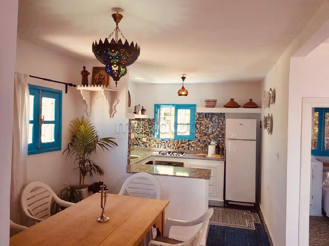 Location saisonnière à Port Tanger ville. 6 grandes pièces. Service de concierge, cheminée