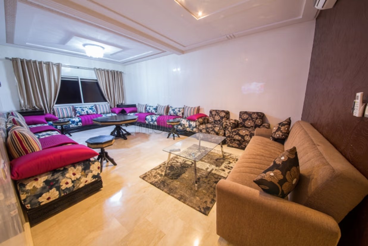 Location d'un appartement en Centre. 
3 belles chambres. 
Salon Marocain, sécurité - Photo 5