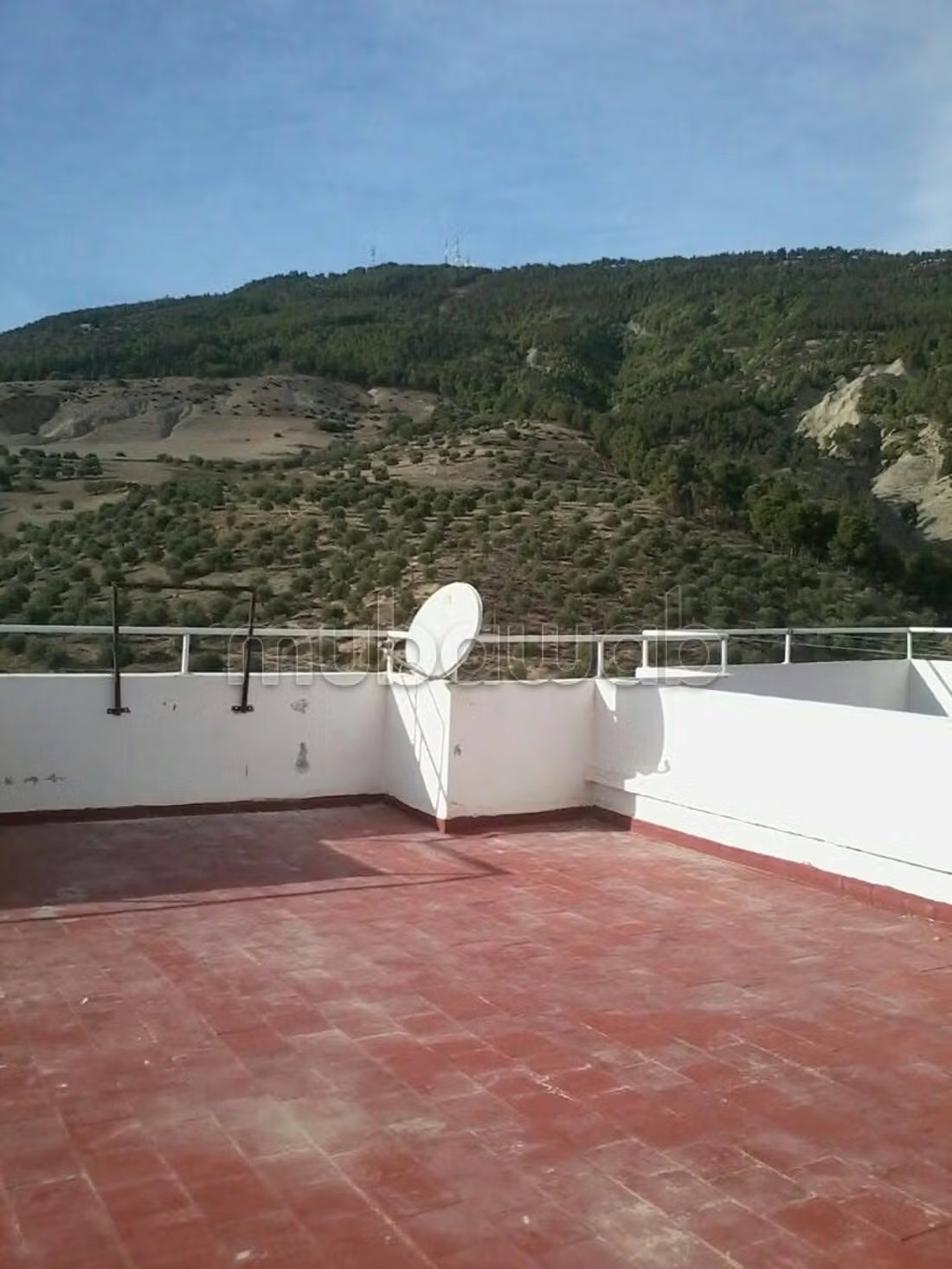 Appartements à louer à Quartier Oued Fes. 
Surface totale 105 m². 
Porte blindée et résidence sécurisée