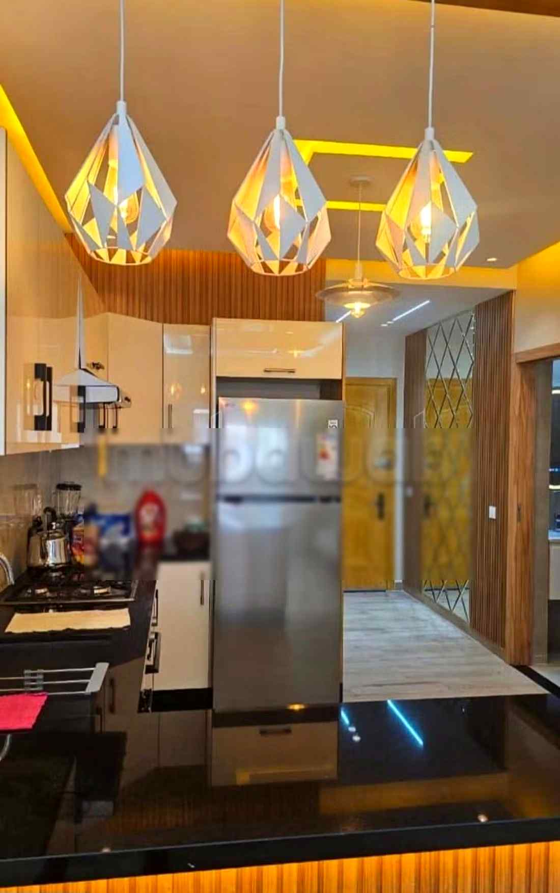 Location saisonnière à Corniche. 
3 pièces confortables. 
Porte blindée, sécurité