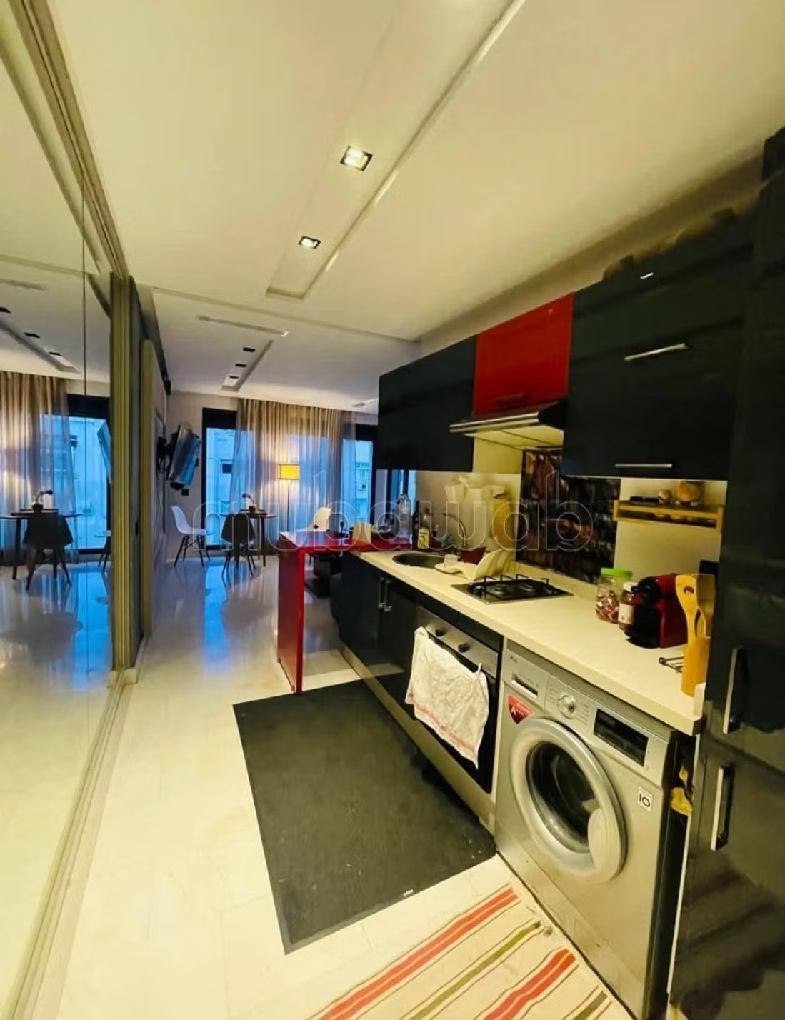 Location saisonnière à Corniche. 
3 pièces confortables. 
Porte blindée, sécurité