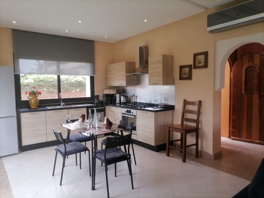 Belle villa avec piscine à Diyar Shamsi 
Agadir