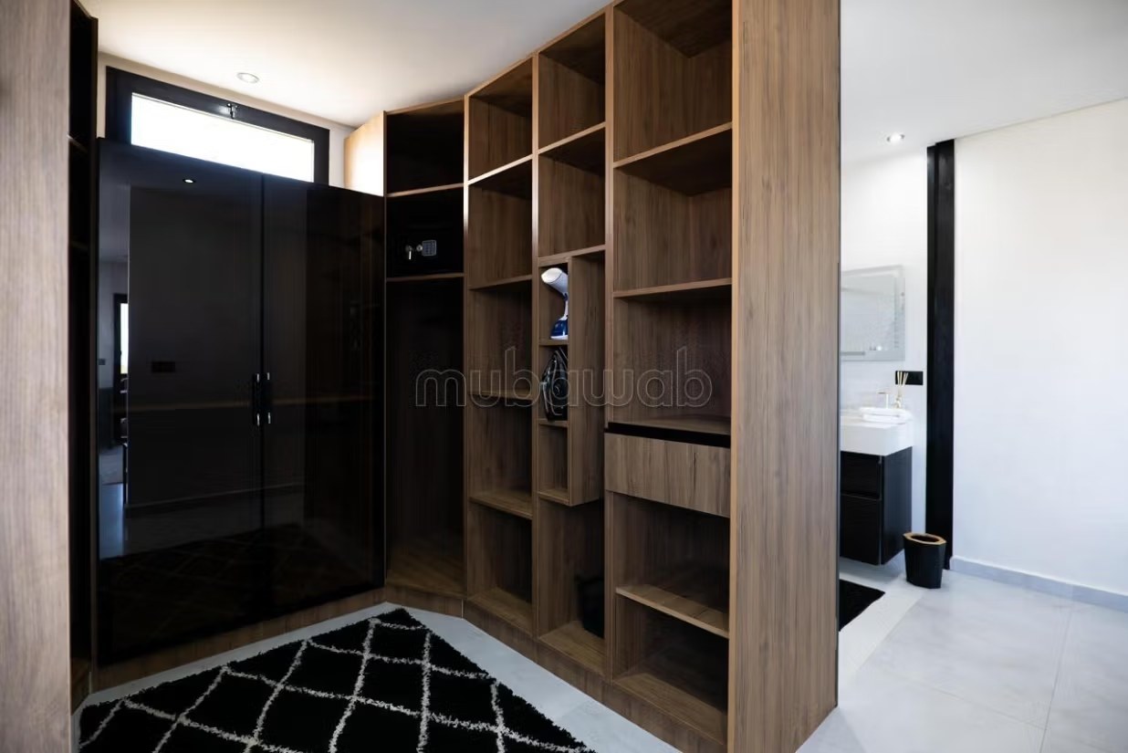 Maison de luxe à louer à Manar. Surface totale 400 m². Vue sur les montagnes, chauffage central