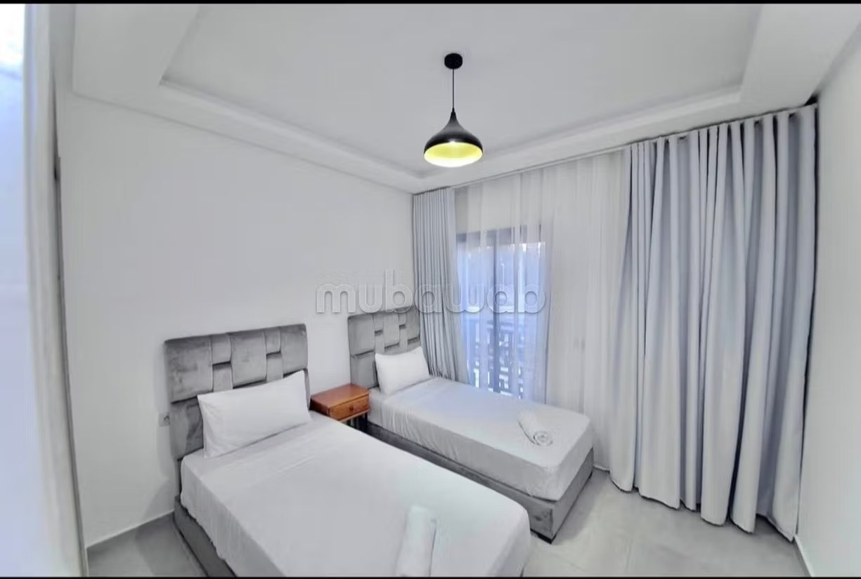 Location d'un appartement en Centre ville. 
3 belles chambres. 
Jardin et terrasse