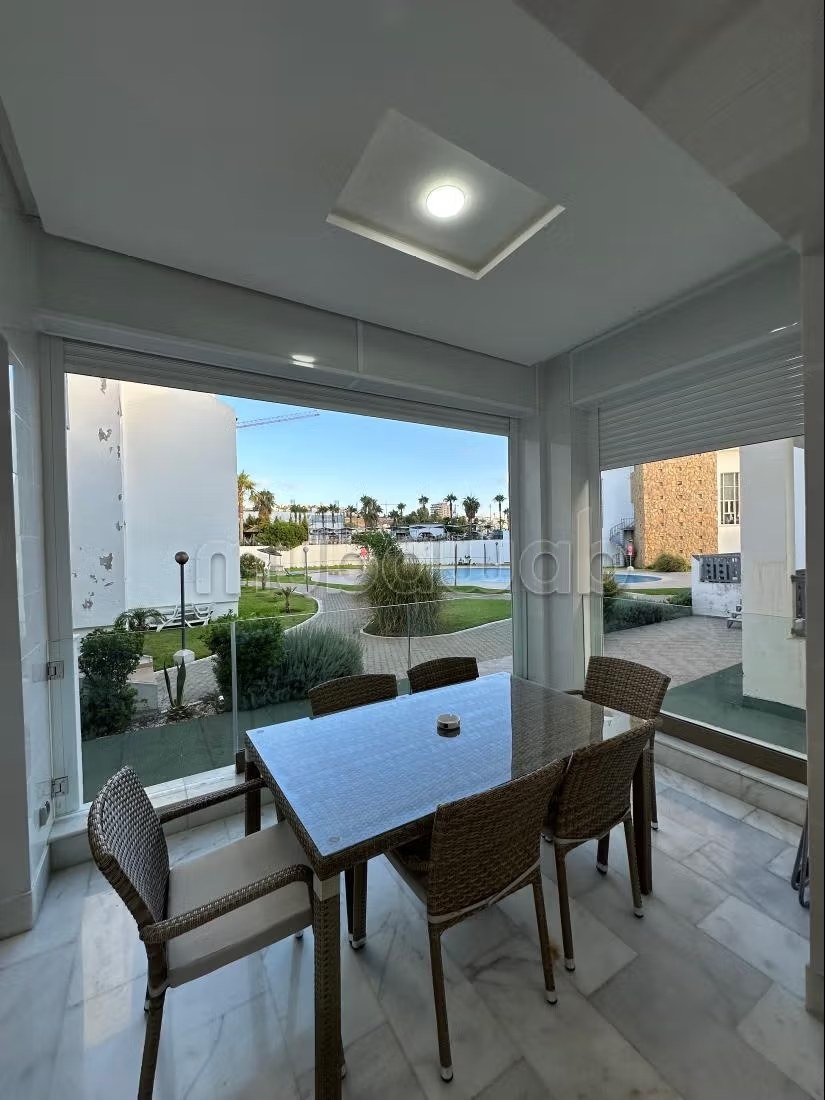 Luxury apartment with swimming pool face to beach in Malabata - Photo 2