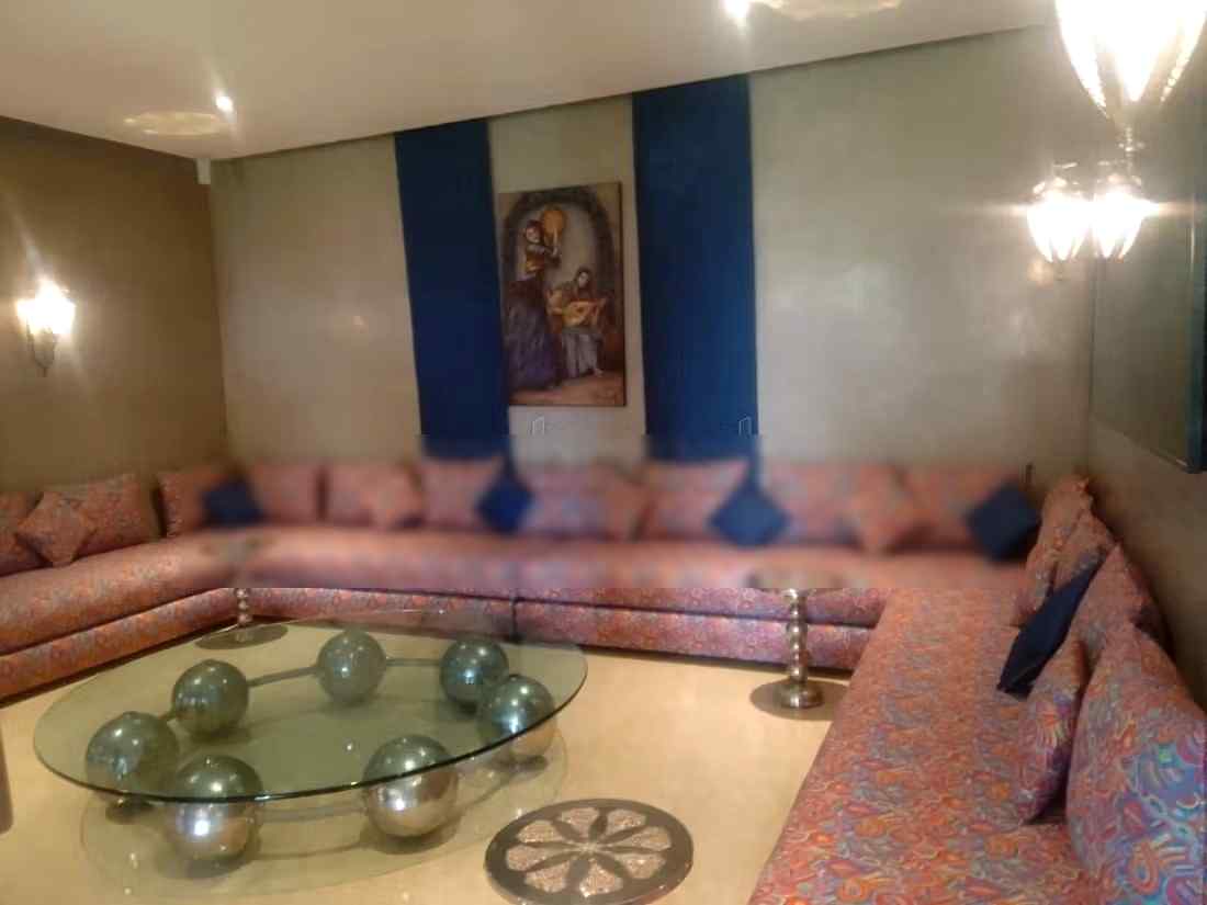 Villa de standing à louer pour vos vacances avec cuisinière à Sidi Abdallah Ghiat.
Belle piscine 20 m terrasse et jardin 10000 Dhs par jour - Photo 5