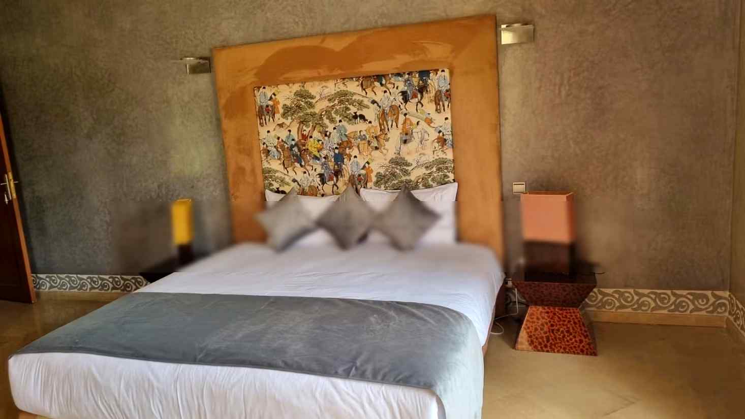 Villa de standing à louer pour vos vacances avec cuisinière à Sidi Abdallah Ghiat.
Belle piscine 20 m terrasse et jardin 10000 Dhs par jour - Photo 2
