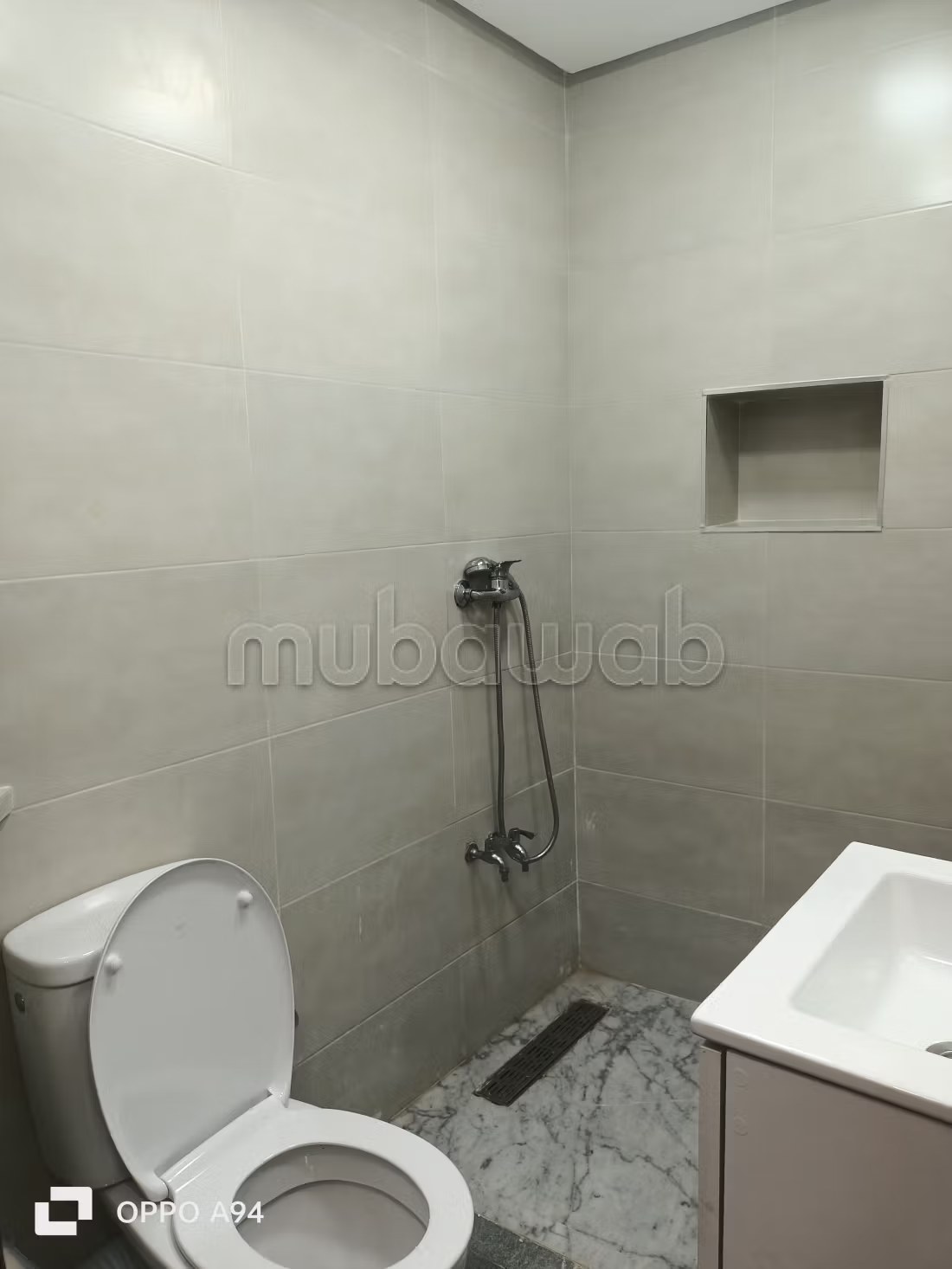 Location d'un appartement à Agdal. 1 Pièce. Concierge et climatisation