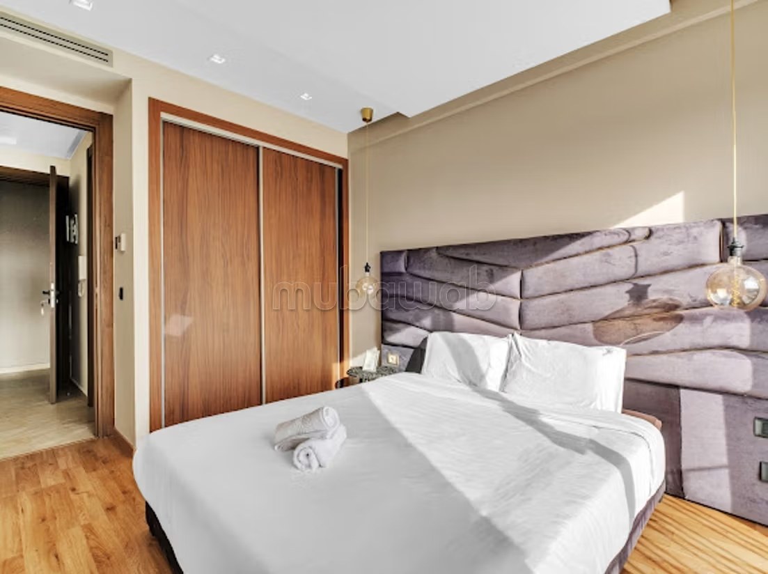 Location d'un appartement à Plateau Al Batha. 1 chambre. Chauffage central et porte blindée