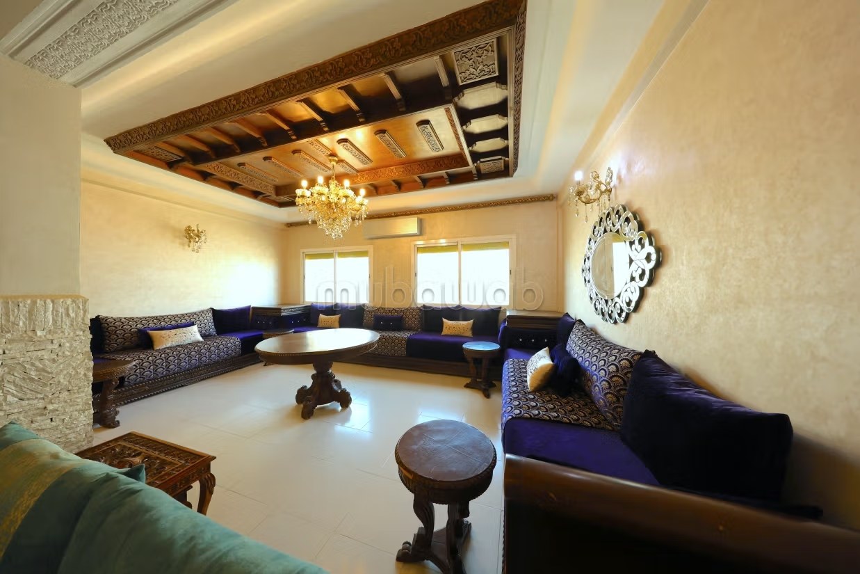Appartement de vacances à louer à Douh. 3 pièces confortables. Salon traditionnel marocain, résidence sécurisée