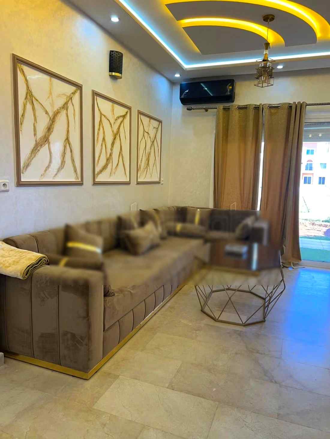Location d'un appartement à Saïdia. 
Surface totale 89 m². 
Porte blindée et résidence sécurisée