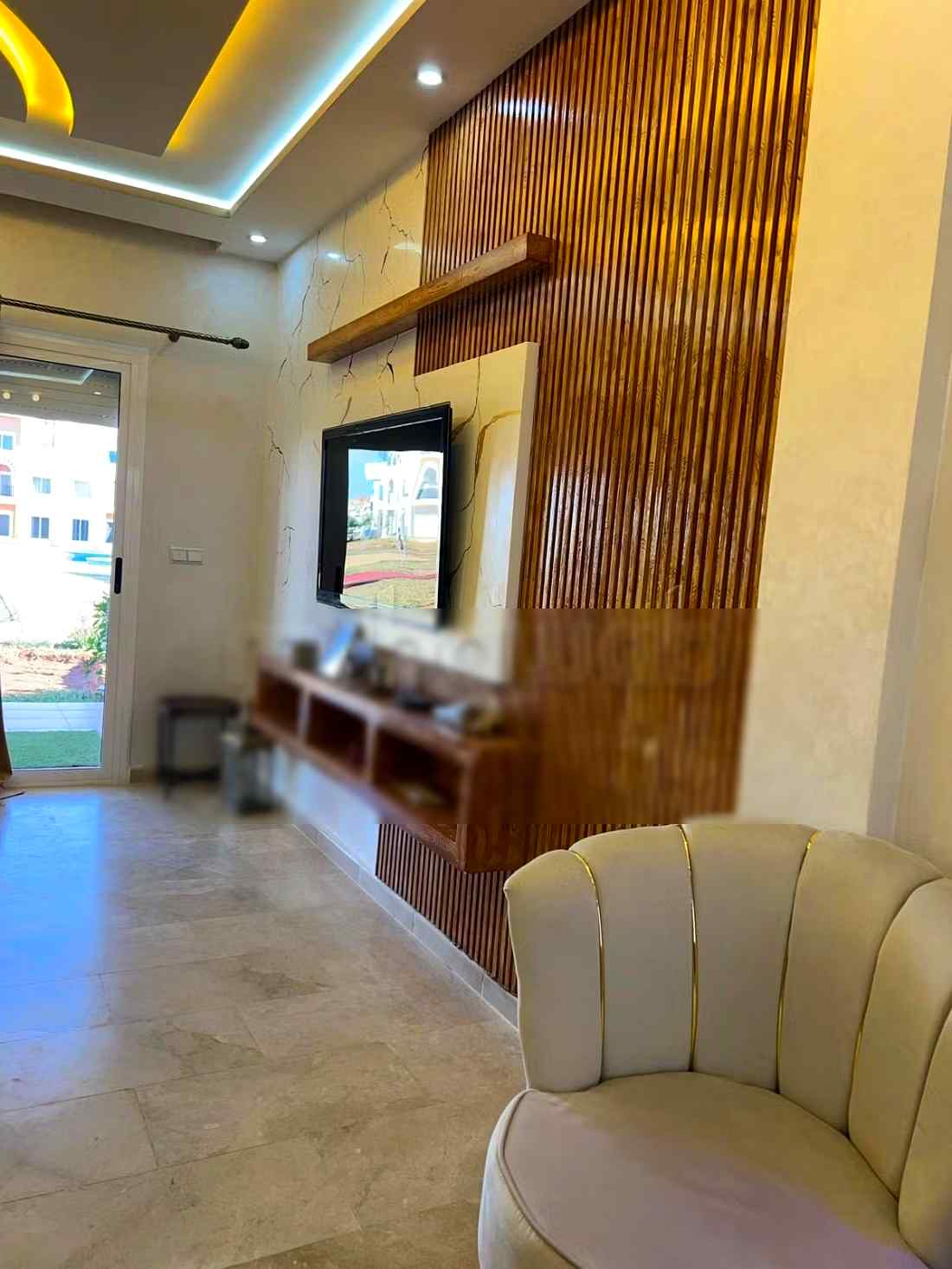 Location d'un appartement à Saïdia. 
Surface totale 89 m². 
Porte blindée et résidence sécurisée - Photo 2