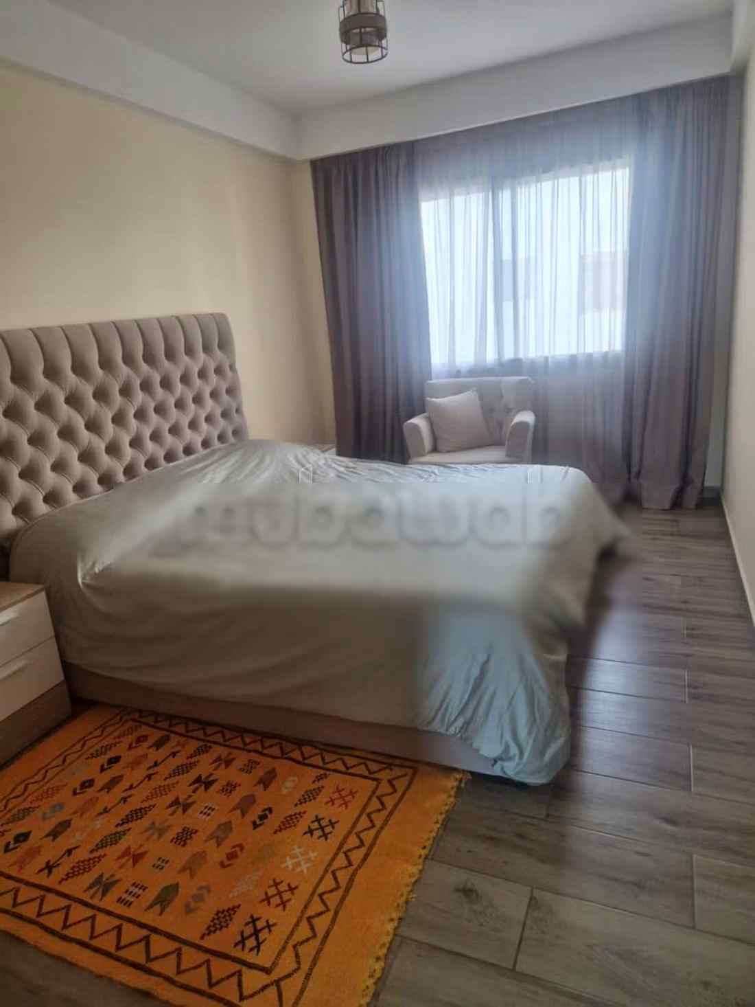 Appartements à louer au cœur de la ville. 2 belles chambres. Balcon et ascenseur