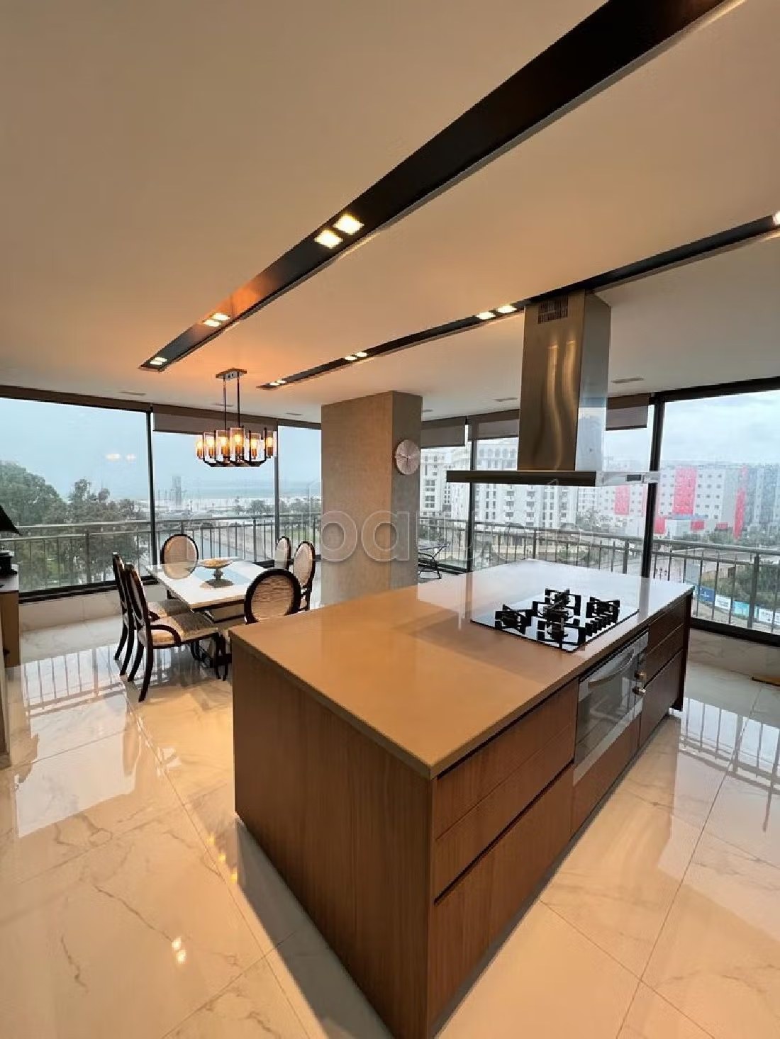 Appartements à louer à Tanger City Center. 2 grandes pièces. Vue sur les montagnes et porte blindée.