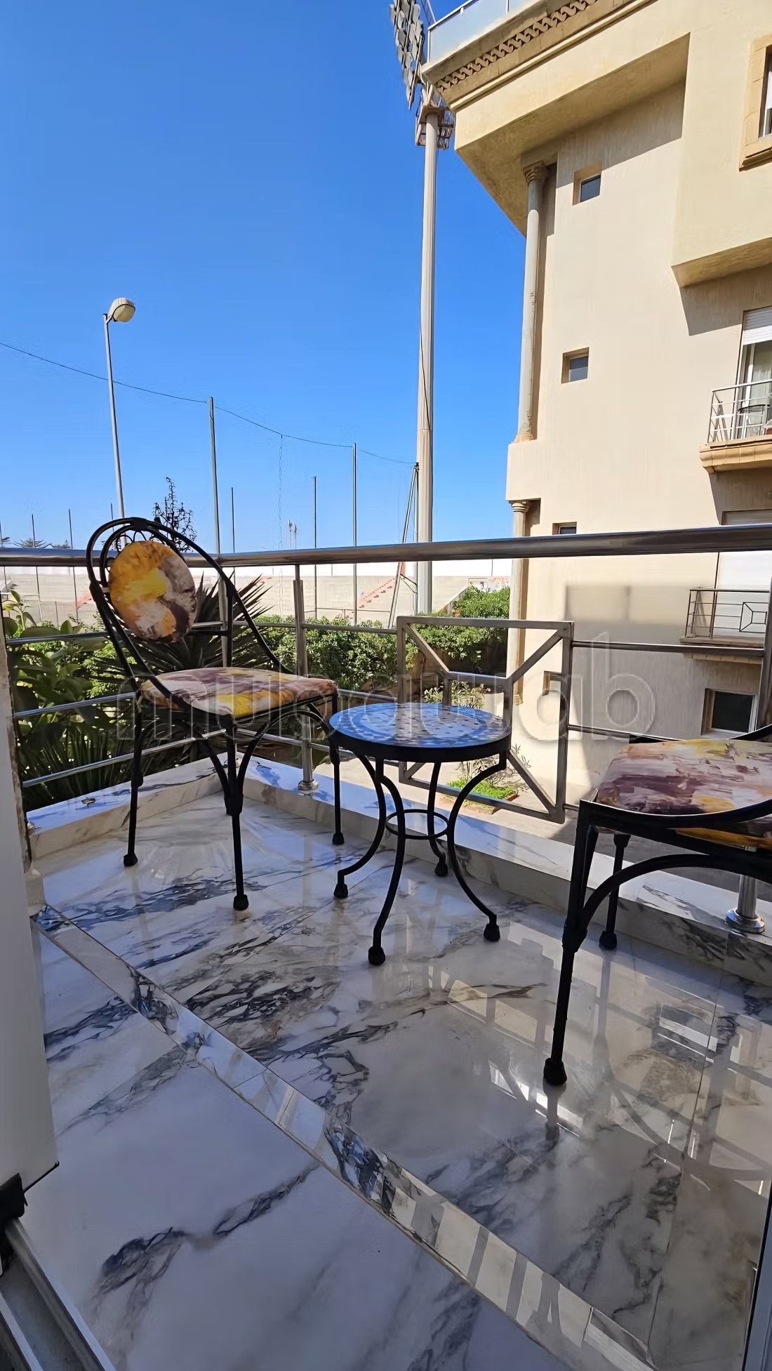 Location d'un appartement à Borj. 2 chambres. Ascenseur et terrasse - Photo 11