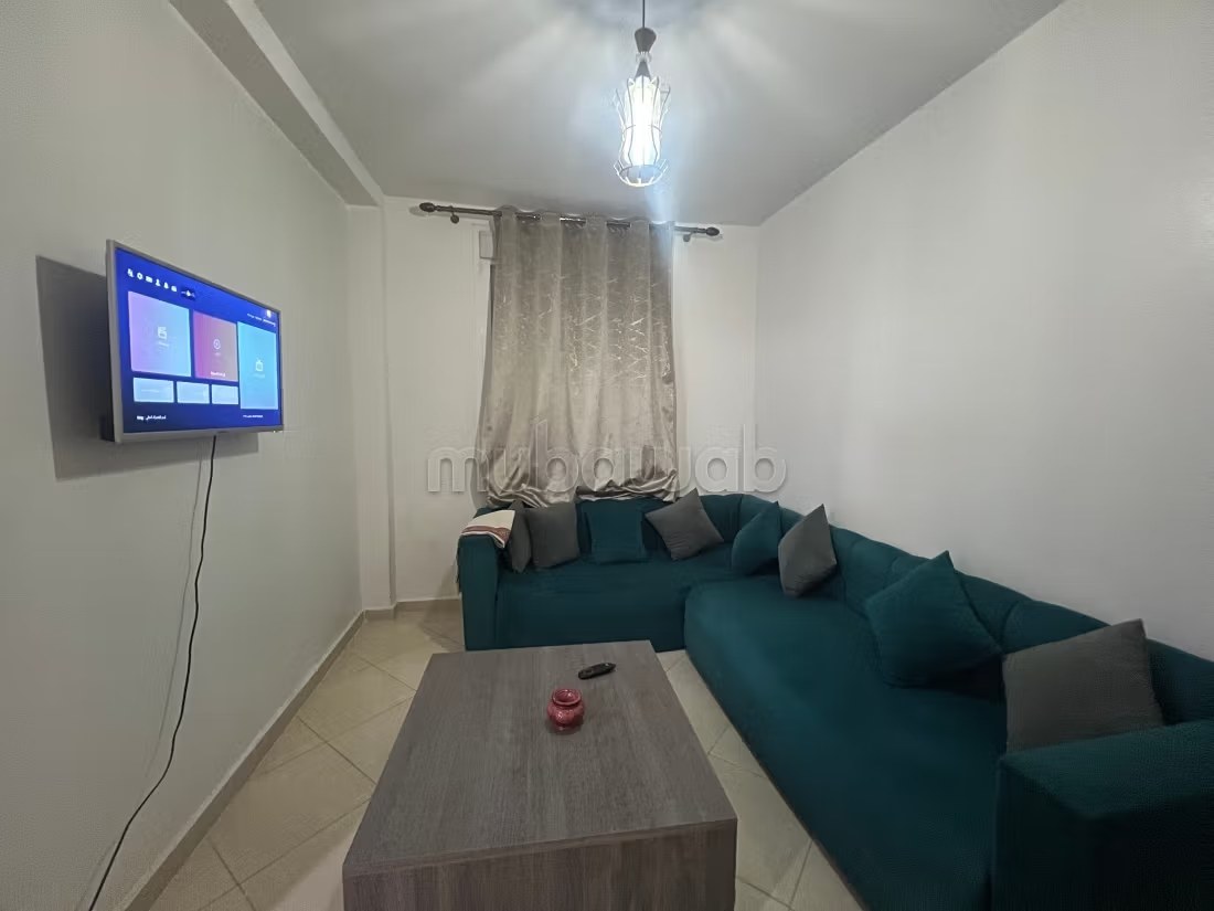 Location d'un appartement à Tanja Balia. Surface totale 40 m². Salon Marocain, sécurité